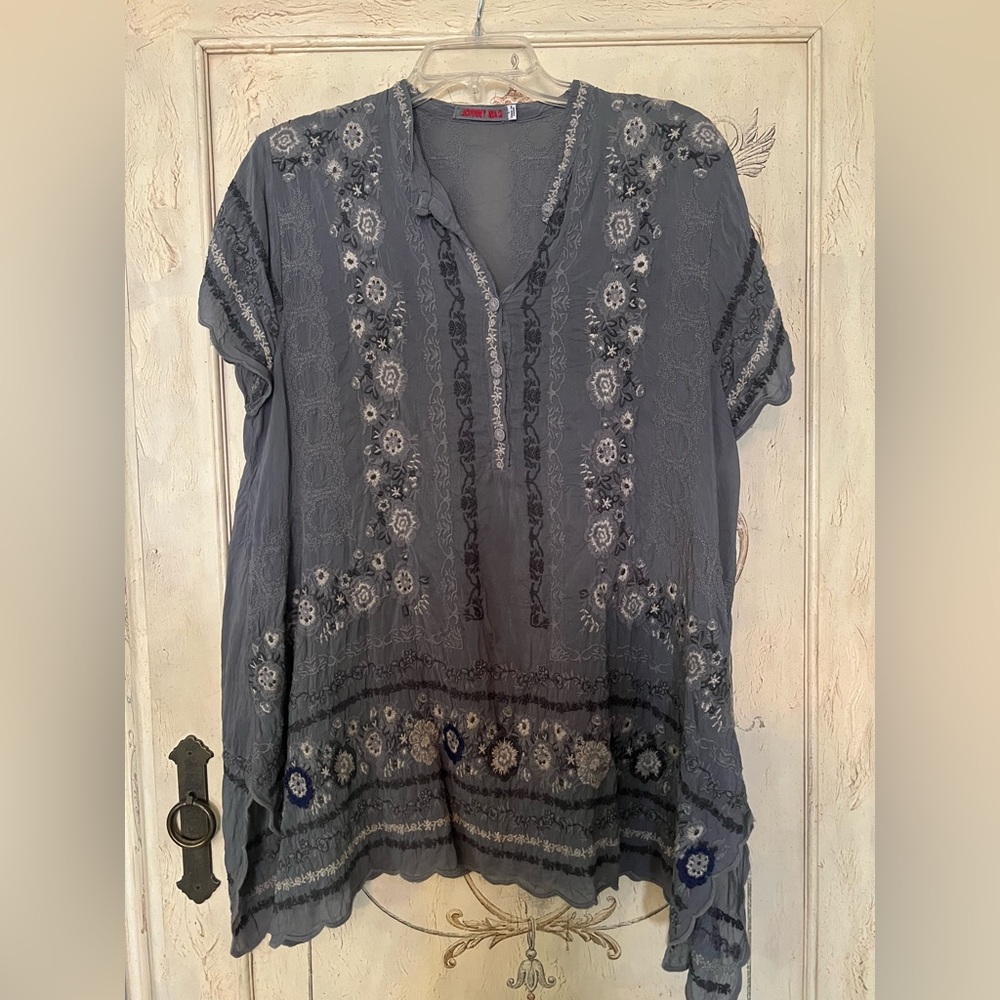 Johnny Was embroidered top size Large